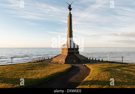 Aberystwyth, Wales, UK. Das Kriegerdenkmal von Mario Rutelli entworfen und errichtet im Jahre 1923 Stockfoto