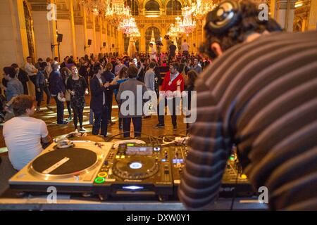 Paris, Frankreich. 31. März 2014. Feier der neu gewählte Bürgermeister von Paris, französische sozialistische Partei (PS) Anne Hidalgo in Paris am 30. März 2014. Anne Hidalgo, der Kandidat der französischen sozialistischen Regierungspartei, werden der erste weibliche Bürgermeister von Paris nach kommunalen Wahlen gewinnen in der französischen Hauptstadt heute Wahltagsbefragungen angegeben. (Foto von Michael Bunel/NurPhoto) (Bild Kredit: Kredit: Michael Bunel/NurPhoto/ZUMAPRESS.com/Alamy Live-Nachrichten) Stockfoto