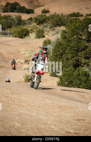 Motocross Riders, Slickrock Trail, Sandbänken Erholungsgebiet, Moab, Utah USA Stockfoto