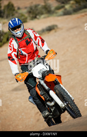 Motocross-Fahrer, Slickrock Trail, Sand Wohnungen Recreation Area, Utah, USA Stockfoto