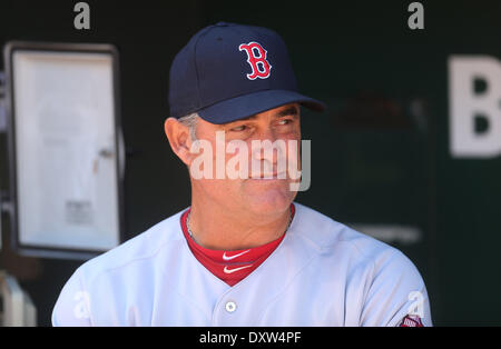 Baltimore, MD, USA. 31. März 2014. Boston Red Sox Manager John Farrell (53). Boston Red Sox gegen Baltimore Orioles an Oriole Park at Camden Yards in Baltimore, Maryland. Foto: Mike Buscher/Cal Sport Media/Alamy Live-Nachrichten Stockfoto