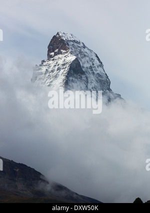 Matterhorn in den Wolken von Zermatt, Schweiz Stockfoto
