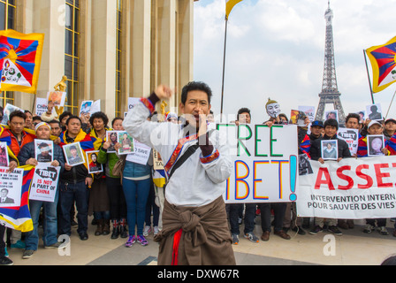 Die tibetischen, taiwanesischen Volksgemeinschaften Frankreichs und Freunde riefen die französischen Bürger dazu auf, während des Besuchs des chinesischen Präsidenten in Paris zu mobilisieren, Protestschilder abzuhalten, Bürgerrechtsproteste abzuhalten und gegen china zu protestieren Stockfoto