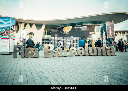 Barcelona, Spanien. 31. März 2014: Die Besucher verlassen des Messegelände Gran Via Fira nach dem ersten Tag der 20. Ausgabe des 'Alimentaria"in Barcelona Credit: Matthi/Alamy Live-Nachrichten Stockfoto