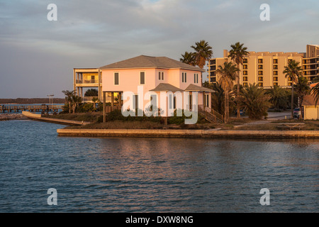 Resort Hotels in Port Aransas Hafen und Fischerdorf, Port Aransas, Texas. Stockfoto