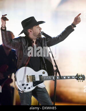 Winnipeg, Manitoba, Kanada. 30. März 2014. BRETT KISSEL führt bei den 2014 Juno Awards ausgestrahlt im MTS Centre statt. © Heinz Ruckemann/ZUMA Wire/ZUMAPRESS.com/Alamy Live-Nachrichten Stockfoto