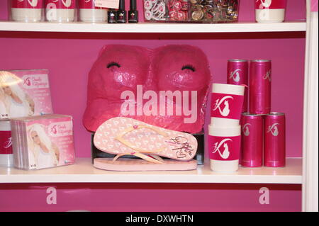 Atmosphäre im neuen Merchandising Fanshop Shop von Daniela Katzenberger Avendia de Rey Jaime Street. Santa Ponsa Spanien - 23.10.2012 wenn: 24. Oktober 2012 Stockfoto