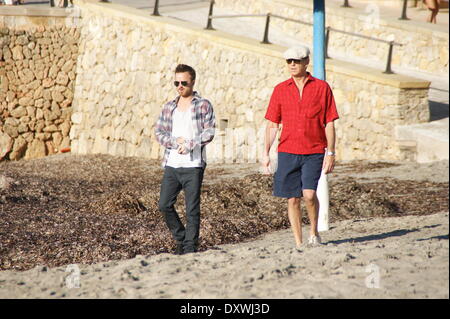 Pierce Brosnan Aaron Paul Toni Collette und Imogen Poots am Set des Films "A long Way down" in Camp de Mar Camp de Mar Spanien - 23.10.2012 wo: Camp de Mar Spanien wenn: 23. Oktober 2012 Stockfoto