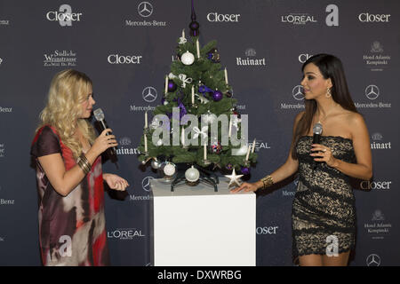 Julia Josten Verona Pooth am Weihnachtsbaum Charity-Event "Lächeln näher" vom deutschen Magazin "Näher" näher Villa. Wo: Hamburg Deutschland wenn: 14. November 2012 Stockfoto