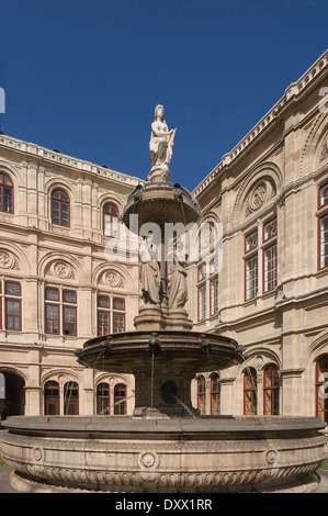 Oper-Brunnen an der Wiener Staatsoper, von Hans Gasser, 1869, Karajan-Platz, Wien, Österreich Stockfoto