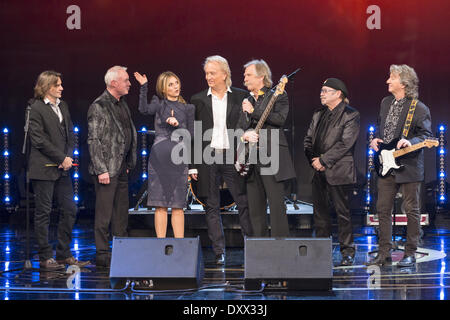 Kim Fisher Und die Höhner auf 18. Jose Carreras-Benefizgala am Messe Leipzig Messe. Wo: Leipzig Sachsen Deutschland wenn: 13. Dezember 2012 Stockfoto