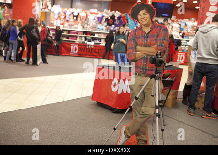 One Direction fans visit the new '1D World' Pop Up Store where they can purchase merchandise and write messages to their favorite band member throughout the store Featuring: One Direction fans visit the new '1D World' Pop Up Store,where they can purchase Stockfoto