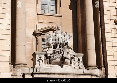 Nahaufnahme der Skulptur an der Guildhall außen Kingston upon Hull East Yorkshire England Großbritannien Großbritannien Großbritannien Großbritannien Großbritannien Großbritannien Großbritannien Großbritannien Großbritannien Großbritannien Großbritannien Großbritannien Großbritannien Großbritannien Großbritannien und Nordirland Stockfoto