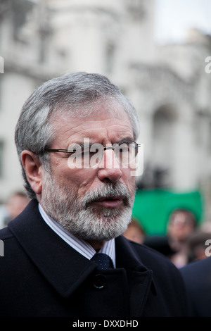 Gerry Adams Präsident der Sinn Féin Teilnahme an der Beerdigung von Tony Benn. Stockfoto