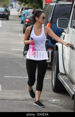 Brenda Song gesehen im Fitness Gang zurück zu ihrem Auto nach einem Training im Fitnessstudio in Studio City Los Angeles California - 04.12.12 Featuring: Brenda Song wo: USA bei: 4. Dezember 2012 Stockfoto