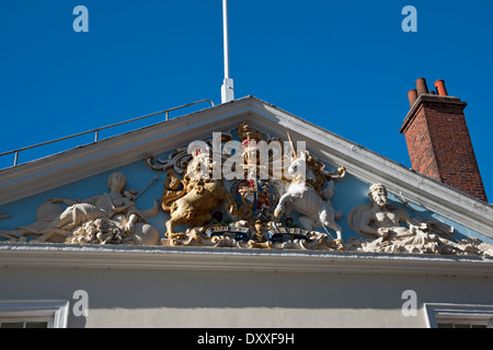 Nahaufnahme des Wappenwappens auf Trinity House Außen Trinity House Lane Hull East Yorkshire England Großbritannien Großbritannien Großbritannien Großbritannien Großbritannien Großbritannien Großbritannien Großbritannien Großbritannien und Nordirland Stockfoto