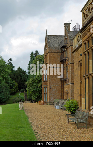 Heckansicht des Wroxton Abbey, ein jakobinischen Haus, Wroxton, Oxfordshire, Vereinigtes Königreich. Stockfoto