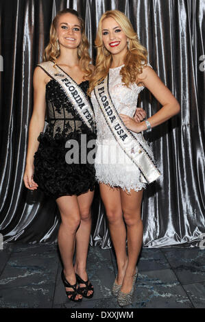 Miss Teen Florida Miss Florida USA Deborah Norville erscheint am Ft Lauderdale Winterfest Boat Parade an der Seminole Hard Rock Hotel & Casino Hollywood Florida - 14.12.12 Featuring: Miss Teen Florida, Miss Florida USA wo: FL USA bei: 14 De Stockfoto