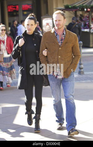 Ian Ziering und seine Frau Erin Kristine Ludwig gesehen, shopping in The Grove Los Angeles Kalifornien - 19.12.12 Featuring: Ian Ziering When: 19. Dezember 2012 Stockfoto