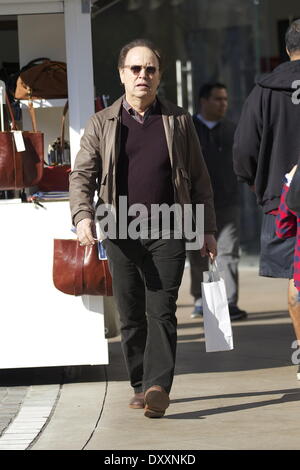 Billy Crystal gesehen mit seiner Frau Janice Crystal und Enkel Weihnachts-shopping in The Grove Los Angeles California - 21.12.12 Featuring: Billy Crystal When: 21. Dezember 2012 Stockfoto