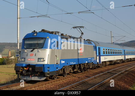 Tschechische Bahn, CD, elektrifiziert, Zug, Lok, Skoda 109 E Stockfoto