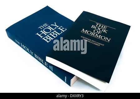 Eine Bibel mit einem Buch Mormon Stockfoto