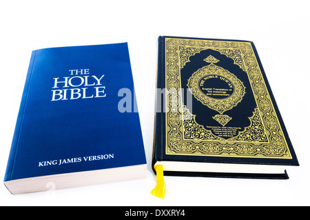 Einen Koran und eine Heilige Bibel Stockfoto