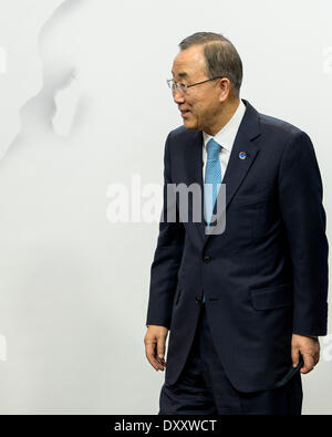 Brüssel, Bxl, Belgien. 1. April 2014. Ban Ki-Moon, Generalsekretär der Vereinten Nationen (L) kommt für bilaterale Treffen am Sitz des Europäischen Rates in Brüssel am 01.04.2014 von Wiktor Dabkowski Credit: Wiktor Dabkowski/ZUMAPRESS.com/Alamy Live News Stockfoto