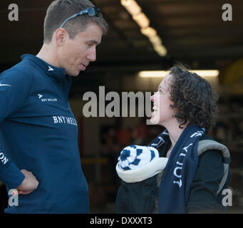 Putney, London. 1. April 2014. Malcolm Howard und seine Frau Erika nach Oxford Blue Training Wochentags Tideway. Tideway liegt Schlussteil des Builds in Richtung der 160. laufen von Universitätsregatta am 6. April 2014. Die 2014 Regatta ist gesponsert von BNY Mellon. Bildnachweis: Aktion Plus Sport/Alamy Live-Nachrichten Stockfoto