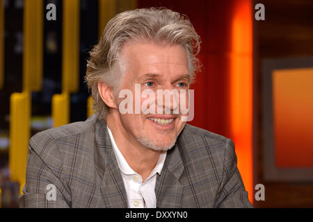 Berlin, Deutschland. 31. März 2014. Deutscher Schriftsteller Frank Schaetzing (Der Schwarm, Breaking News) ist während der Aufnahme die RBB-Talkshow "Thadeusz" in Berlin, Deutschland, 31. März 2014 abgebildet. Die Show wird am 1. April 2014 übertragen. Foto: Karlheinz Schindler/Dpa/Alamy Live News Stockfoto
