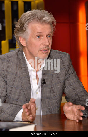 Berlin, Deutschland. 31. März 2014. Deutscher Schriftsteller Frank Schaetzing (Der Schwarm, Breaking News) ist während der Aufnahme die RBB-Talkshow "Thadeusz" in Berlin, Deutschland, 31. März 2014 abgebildet. Die Show wird am 1. April 2014 übertragen. Foto: Karlheinz Schindler/Dpa/Alamy Live News Stockfoto