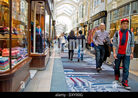 Innenraum der Burlington Arcade, Piccadilly, City of Westminster, London, England, Vereinigtes Königreich Stockfoto