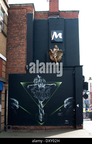 Gay Village, Birmingham, UK. Kunstwerk auf die fehlende Bar. Stockfoto