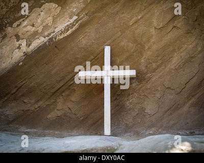 Kreuz in David Gareja Fels gehauene Höhle Kloster in Kakhetia Region Georgiens. Stockfoto