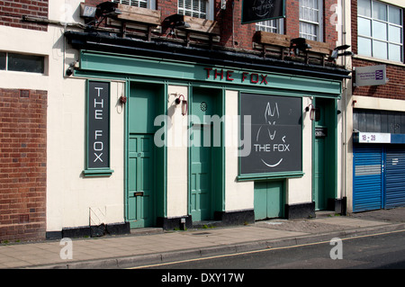 Gay Village, Birmingham, UK. Der Fox Pub. Stockfoto