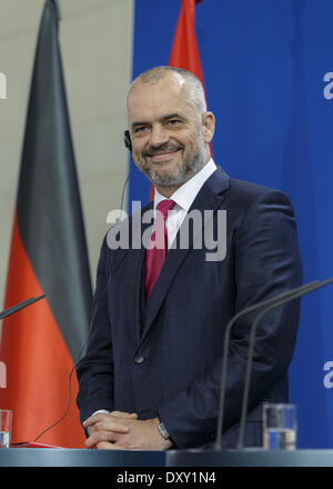 Berlin, Deutschland. 1. April 2014. Bundeskanzlerin Angela Merkel und der Ministerpräsident der Republik Albanien Herr Edi Rama an der Kanzlers auf Pressekonferenz in Berlin am 1. April 2014. / Bild: Herr Edi Rama, Premierminister der Republik Albanien. Bildnachweis: Reynaldo Paganelli/NurPhoto/ZUMAPRESS.com/Alamy Live-Nachrichten Stockfoto