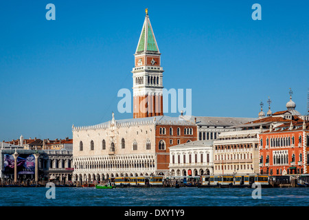 Einen klassischen Blick auf Venedig von der Lagune, Venedig, Italien Stockfoto