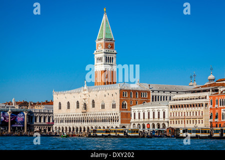 Einen klassischen Blick auf Venedig von der Lagune, Venedig, Italien Stockfoto