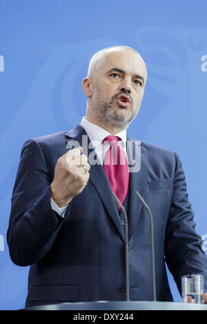 Berlin, Deutschland. 1. April 2014. Bundeskanzlerin Angela Merkel und der Ministerpräsident der Republik Albanien Herr Edi Rama an der Kanzlers auf Pressekonferenz in Berlin am 1. April 2014. / Bild: Herr Edi Rama, Premierminister der Republik Albanien. Bildnachweis: Reynaldo Paganelli/NurPhoto/ZUMAPRESS.com/Alamy Live-Nachrichten Stockfoto