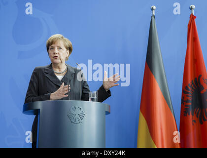 Berlin, Deutschland. 1. April 2014. Bundeskanzlerin Angela Merkel und der Ministerpräsident der Republik Albanien Herr Edi Rama an der Kanzlers auf Pressekonferenz in Berlin am 1. April 2014. / Bild: deutsche Bundeskanzlerin Angela Merkel (CDU) Credit: Reynaldo Paganelli/NurPhoto/ZUMAPRESS.com/Alamy Live News Stockfoto