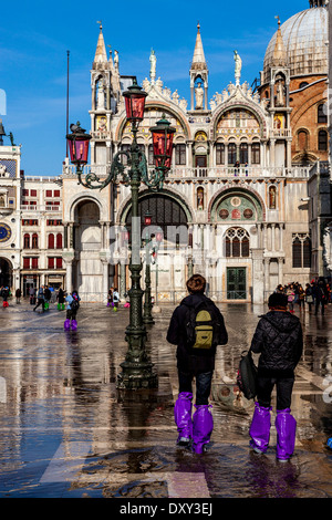 Ein überflutet Markusplatz, Venedig, Italien Stockfoto