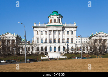 Vorderansicht des Pashkov House ist neoklassizistischen Villa in Moskau, wurde im Jahre 1784-1786 errichtet Stockfoto