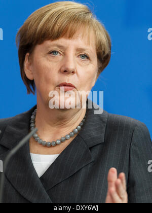 Berlin, Deutschland. 1. April 2014.  Bundeskanzlerin Angela Merkel und der Ministerpräsident der Republik Albanien Herr Edi Rama an die Bundeskanzlerin ist bei Pressekonferenz in Berlin. / Foto: Bundeskanzlerin Angela Merkel (CDU). Bildnachweis: Reynaldo Chaib Paganelli/Alamy Live-Nachrichten Stockfoto