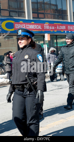 Polizistin aus griechischer Herkunft während der jährlichen Parade zum Gedenken an Griechenland Independence Day Montreal Kanada Stockfoto