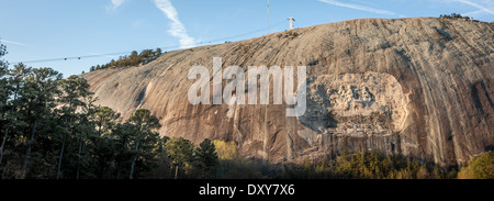 Panoramablick über Stone Mountain mit Confederate Memorial Carving in Atlanta, Georgia, USA. Stockfoto