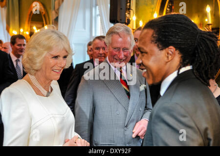 Hillsborough, Nordirland. 1. April 2014 - Prinz Charles, Prince Of Wales und seine Frau Camilla, die Herzogin von Cornwall besuchen Hillsborough Castle Credit: Stephen Barnes/Alamy Live News Stockfoto