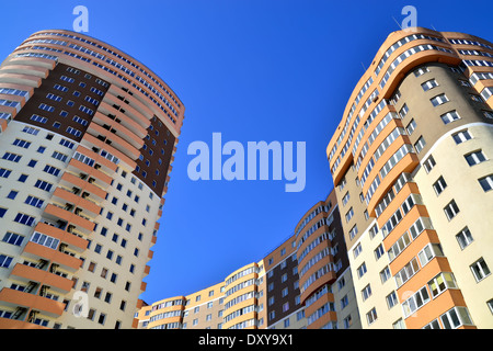 Neue Wohn-Wolkenkratzer auf Gagarin-Straße. Kaliningrad, Russland Stockfoto