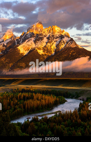 Teton Range aus der Snake River Overlook im Grand Teton National Park bei Sonnenaufgang. Stockfoto