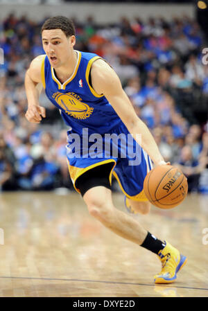 Dallas, Texas. 1. April 2014. Golden State Warriors guard Klay Thompson #11 27 Punkte in einem NBA-Spiel zwischen den Golden State Warriors und den Dallas Mavericks das American Airlines Center in Dallas, TX Golden State besiegte Dallas 122-120 im Überstunden Kredit: Cal Sport Media/Alamy Live News Stockfoto