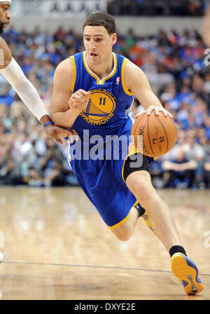 Dallas, Texas. 1. April 2014. Golden State Warriors guard Klay Thompson #11 27 Punkte in einem NBA-Spiel zwischen den Golden State Warriors und den Dallas Mavericks das American Airlines Center in Dallas, TX Golden State besiegte Dallas 122-120 im Überstunden Kredit: Cal Sport Media/Alamy Live News Stockfoto